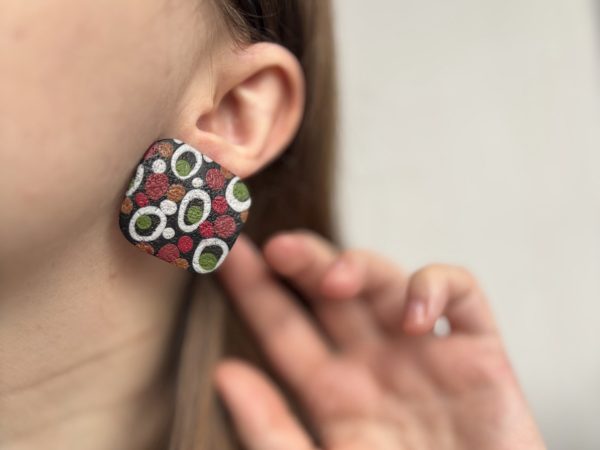 Сережки-цвяшки серії «Конфеті» Теракотова Оливка